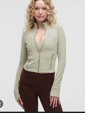 Lululemon Fog Green Gold Define Cropped Jacket
Nulu